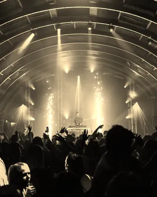 Dayshift: The 30+ Daytime Party